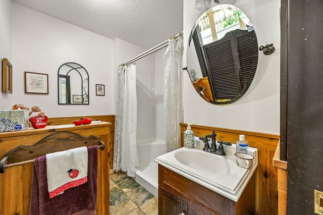 127 Fourth Avenue, Gold Hill, OR 97525