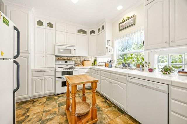 127 Fourth Avenue, Gold Hill, OR 97525