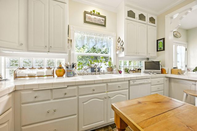 127 Fourth Avenue, Gold Hill, OR 97525