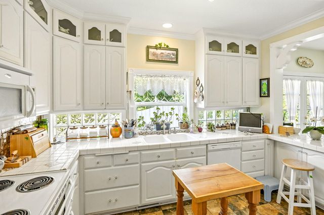 127 Fourth Avenue, Gold Hill, OR 97525