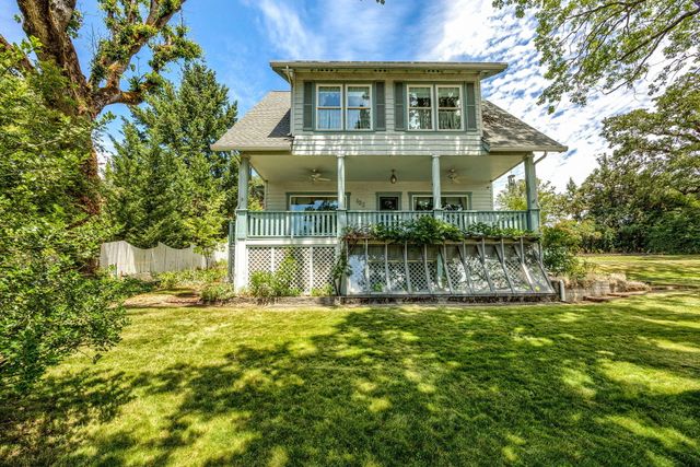 127 Fourth Avenue, Gold Hill, OR 97525