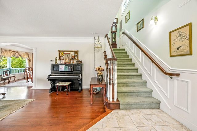 127 Fourth Avenue, Gold Hill, OR 97525