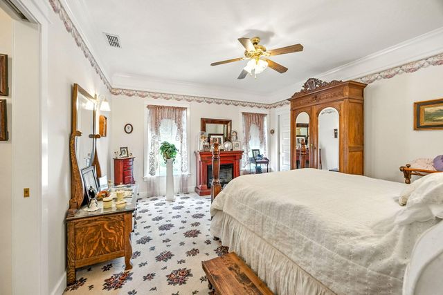 127 Fourth Avenue, Gold Hill, OR 97525