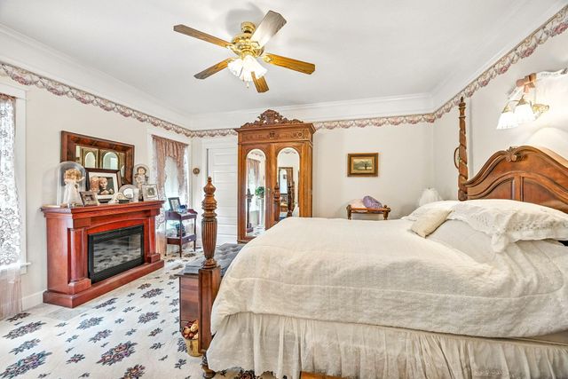 127 Fourth Avenue, Gold Hill, OR 97525