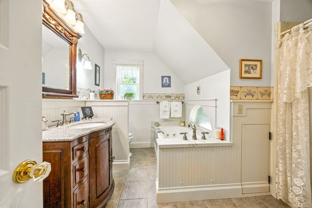 127 Fourth Avenue, Gold Hill, OR 97525