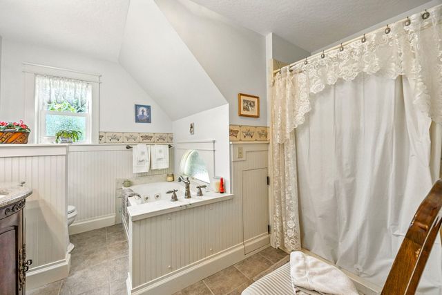127 Fourth Avenue, Gold Hill, OR 97525