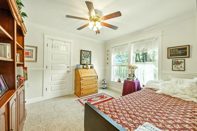 127 Fourth Avenue, Gold Hill, OR 97525