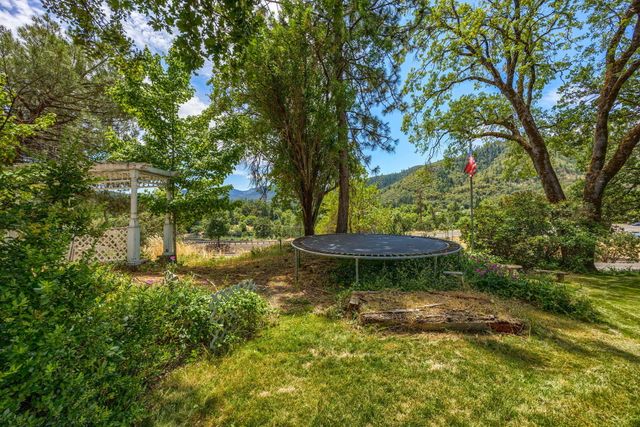 127 Fourth Avenue, Gold Hill, OR 97525