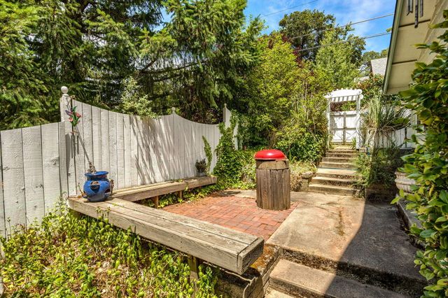 127 Fourth Avenue, Gold Hill, OR 97525