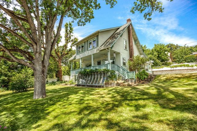 127 Fourth Avenue, Gold Hill, OR 97525