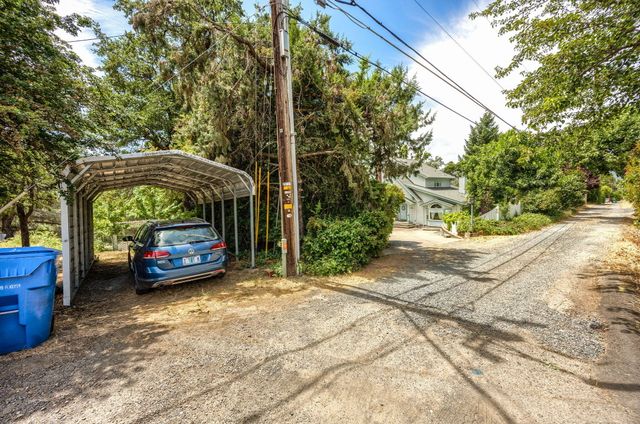 127 Fourth Avenue, Gold Hill, OR 97525