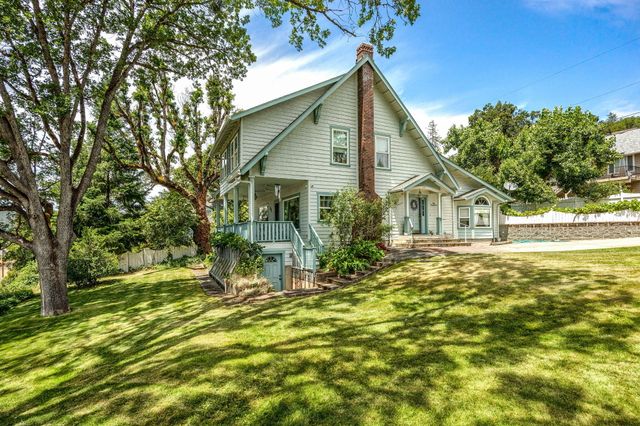 127 Fourth Avenue, Gold Hill, OR 97525
