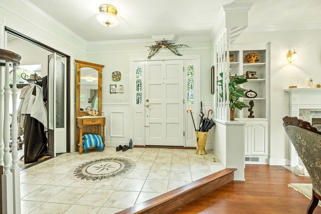 127 Fourth Avenue, Gold Hill, OR 97525