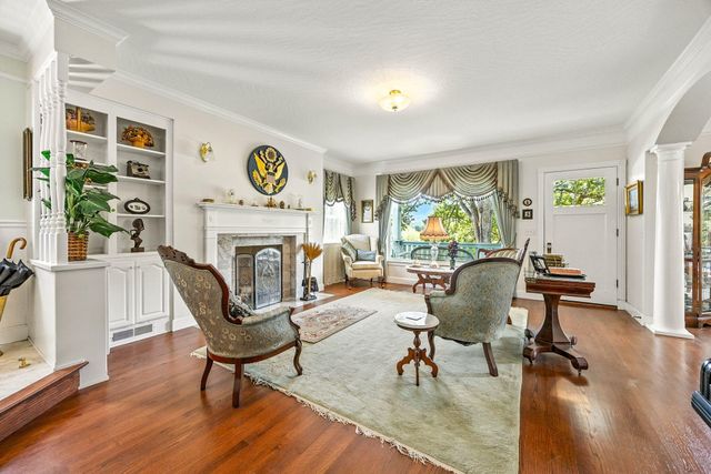 127 Fourth Avenue, Gold Hill, OR 97525