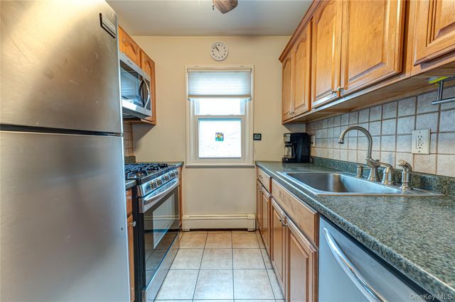86 Cardinal Lane 2A, Islip, NY 11751
