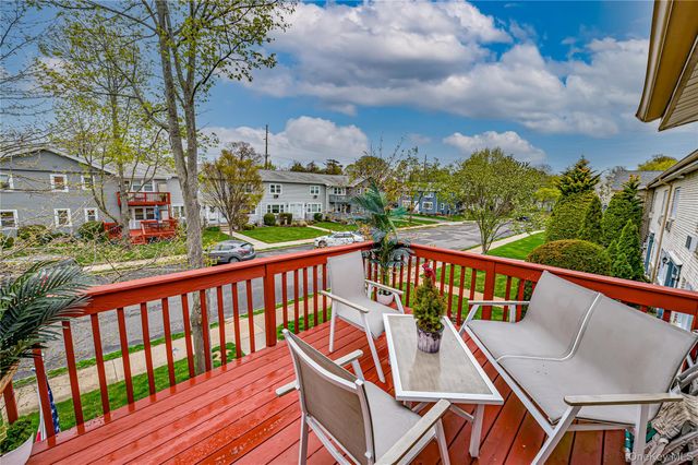 86 Cardinal Lane 2A, Islip, NY 11751