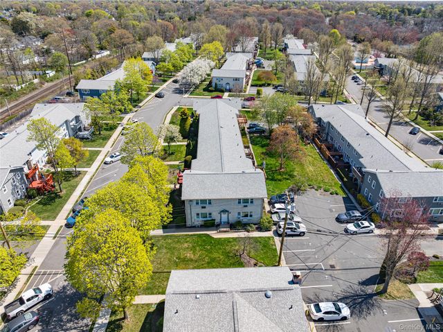 86 Cardinal Lane 2A, Islip, NY 11751