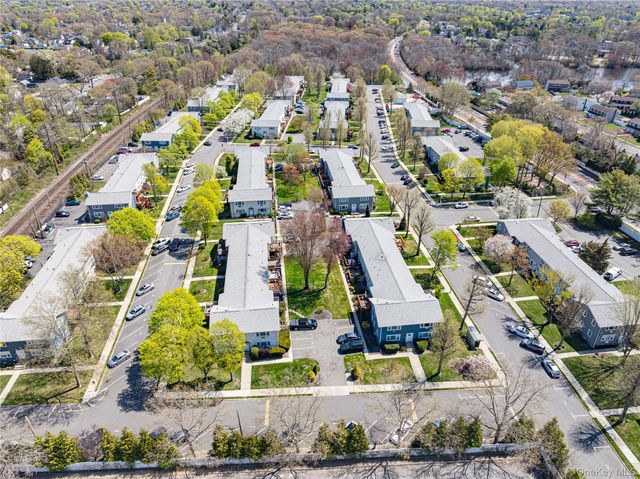 86 Cardinal Lane 2A, Islip, NY 11751