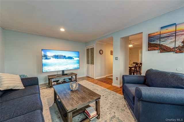 86 Cardinal Lane 2A, Islip, NY 11751