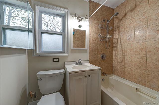 86 Cardinal Lane 2A, Islip, NY 11751