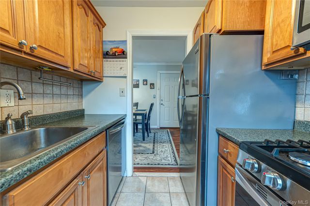 86 Cardinal Lane 2A, Islip, NY 11751