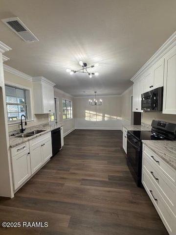 112 Thorn Drive, Youngsville, LA 70592