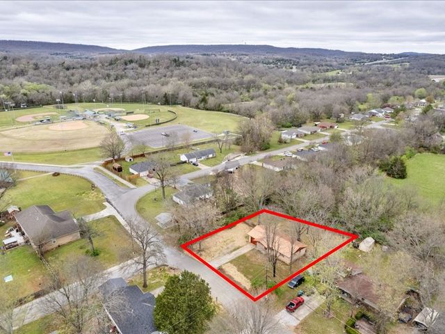 126 Pleasant Street, West Fork, AR 72774