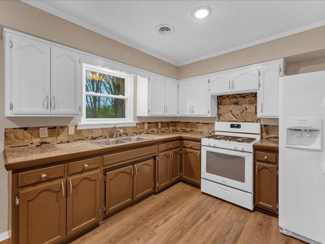 126 Pleasant Street, West Fork, AR 72774