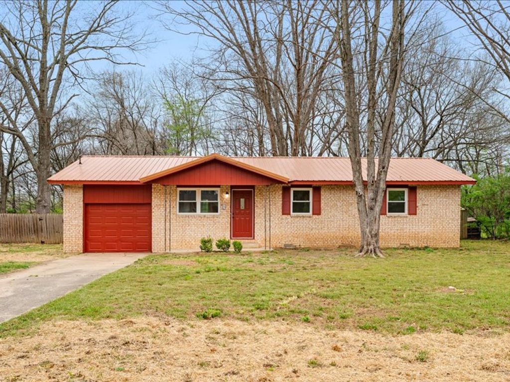 126 Pleasant Street, West Fork, AR 72774