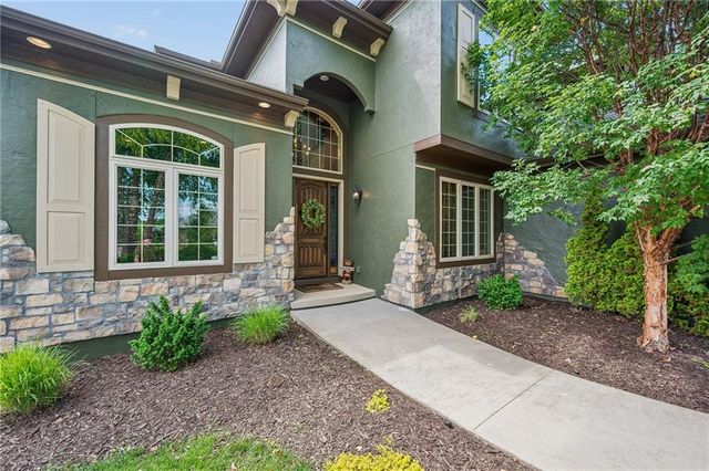 2437 NE Angel Fish Circle, Lee's Summit, MO 64086