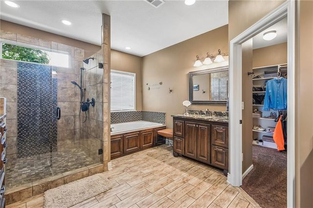 2437 NE Angel Fish Circle, Lee's Summit, MO 64086