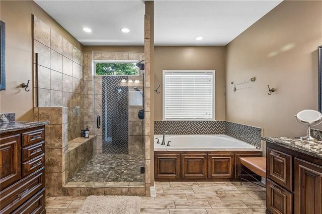 2437 NE Angel Fish Circle, Lee's Summit, MO 64086