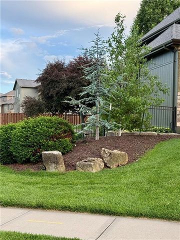 2437 NE Angel Fish Circle, Lee's Summit, MO 64086