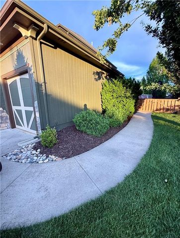 2437 NE Angel Fish Circle, Lee's Summit, MO 64086