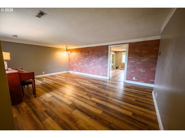1830 YOLANDA Ave, Springfield, OR 97477
