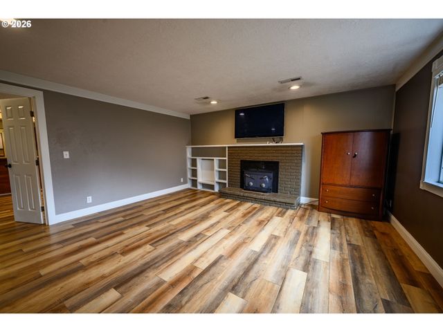 1830 YOLANDA Ave, Springfield, OR 97477