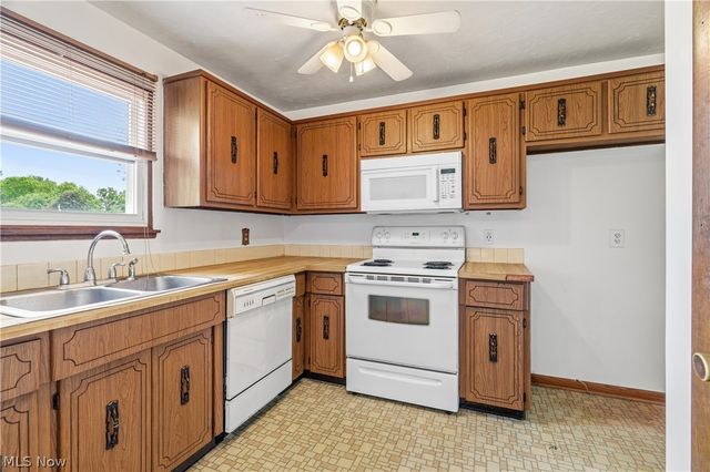 8572 Greenmeadow Avenue NW, Canal Fulton, OH 44614