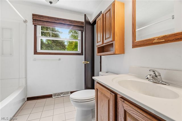8572 Greenmeadow Avenue NW, Canal Fulton, OH 44614