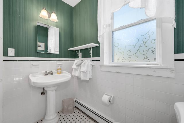 456 Governor Wentworth Highway, Tuftonboro, NH 03816