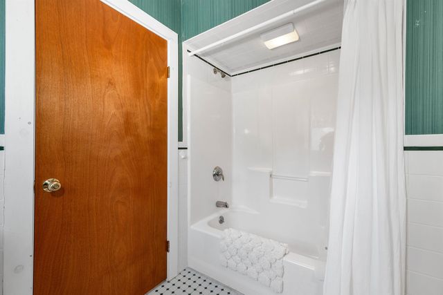 456 Governor Wentworth Highway, Tuftonboro, NH 03816