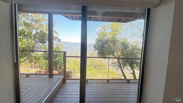 920 Crestmont Dr, Angwin, CA 94508