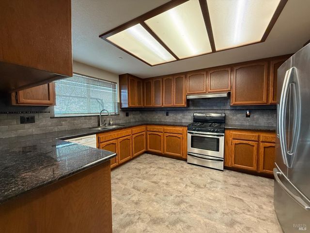 920 Crestmont Dr, Angwin, CA 94508