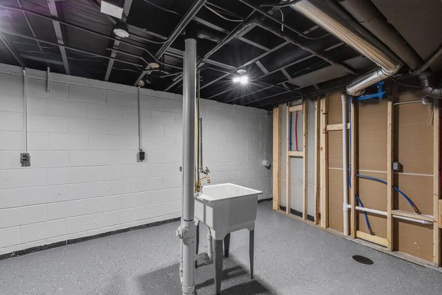 3541 S 46th STREET, Greenfield, WI 53220