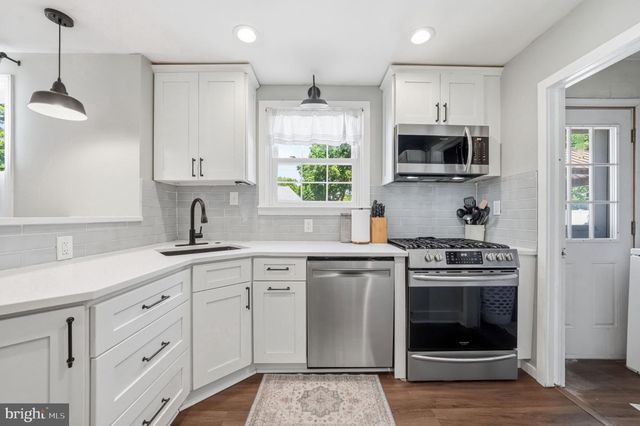 411 W CEDAR AVE, Oaklyn, NJ 08107