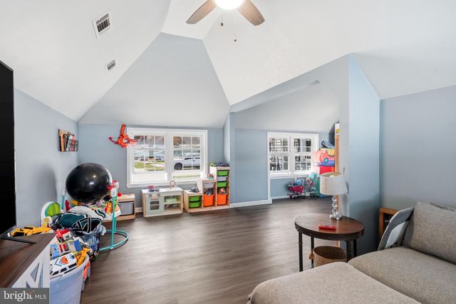 411 W CEDAR AVE, Oaklyn, NJ 08107