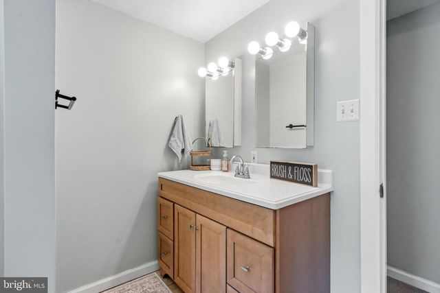 411 W CEDAR AVE, Oaklyn, NJ 08107