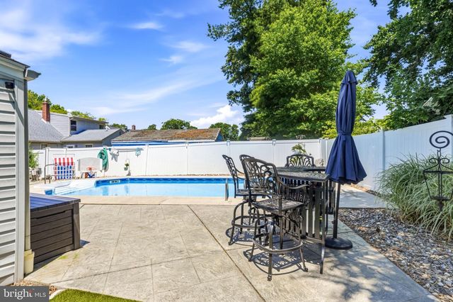 411 W CEDAR AVE, Oaklyn, NJ 08107