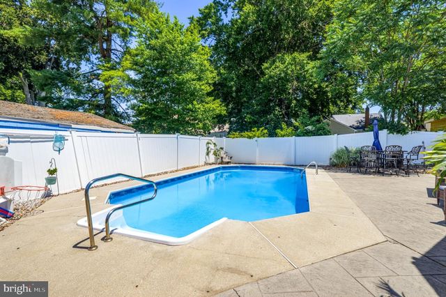 411 W CEDAR AVE, Oaklyn, NJ 08107