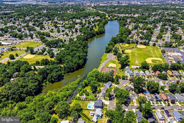 411 W CEDAR AVE, Oaklyn, NJ 08107