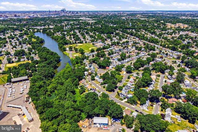 411 W CEDAR AVE, Oaklyn, NJ 08107
